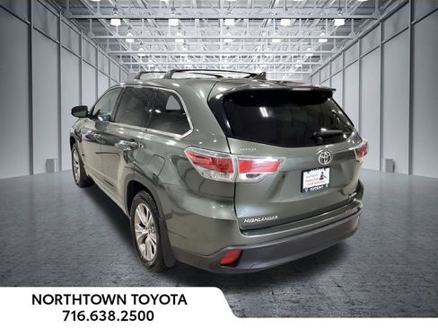 Used 2016 Toyota Highlander Plus AWD/4WD image 3
