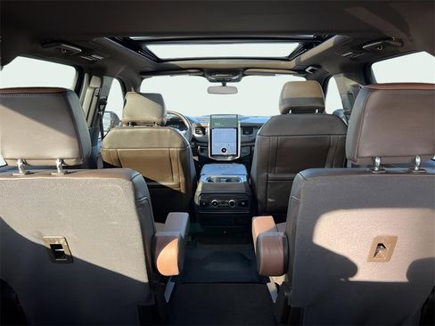Used 2024 Ford Expedition King Ranch image 19