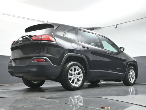 Used 2014 Jeep Cherokee Sport FWD image 35