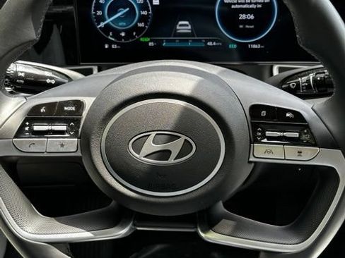 Certified 2025 Hyundai Elantra Limited FWD image 27