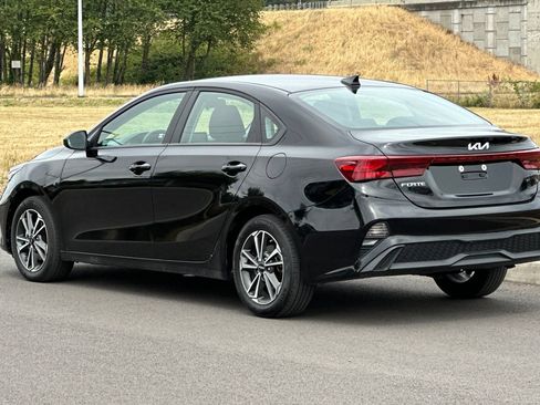 Used 2024 Kia Forte LXS FWD image 5