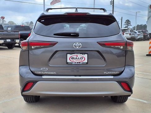 Used 2024 Toyota Highlander Platinum image 7