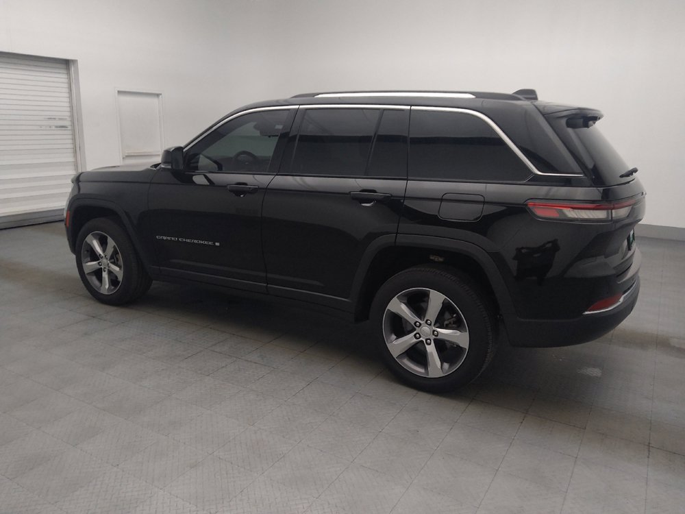 Used 2022 Jeep Grand Cherokee Limited w/ Luxury Tech Group II RWD image 3