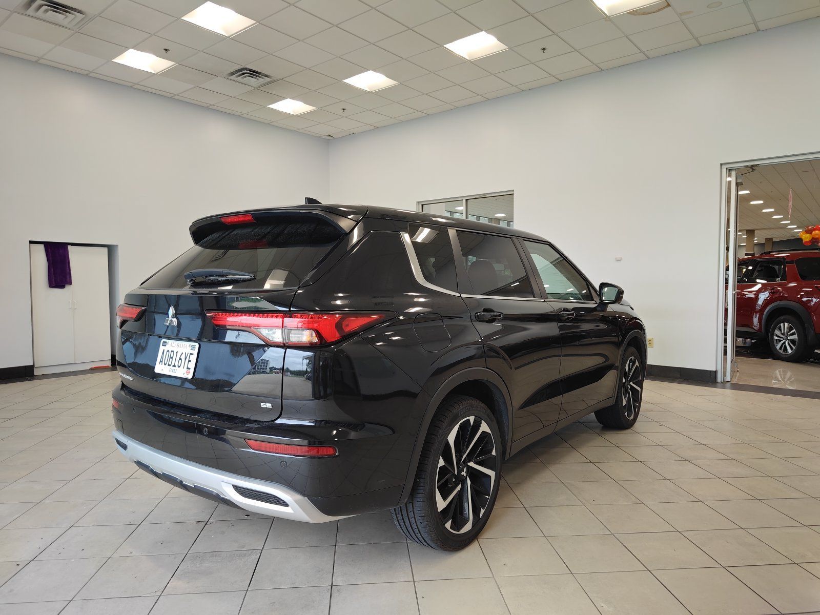 Used 2024 Mitsubishi Outlander SE Black Edition AWD/4WD image 3