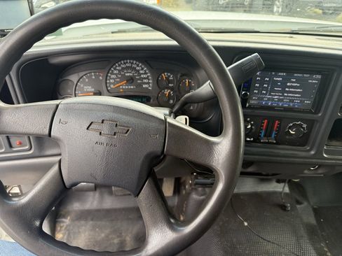 Used 2007 Chevrolet Silverado 3500 W/T image 9