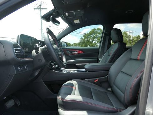 Certified 2025 Chevrolet Traverse RS FWD image 25