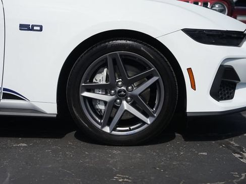 Used 2025 Ford Mustang GT Premium RWD image 4