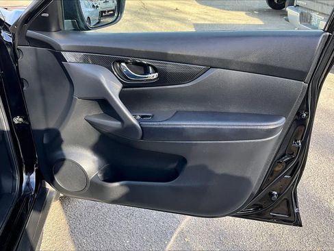 Used 2018 Nissan Rogue SL w/ Premium Package image 21