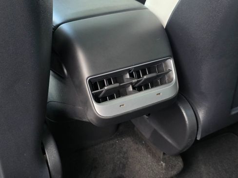 Used 2021 Tesla Model Y Long Range image 32