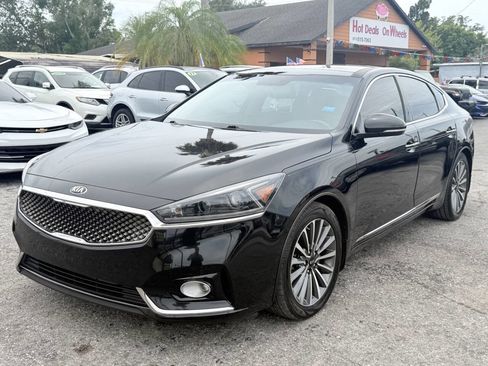 Used 2017 Kia Cadenza Premium w/ Luxury Package FWD image 1