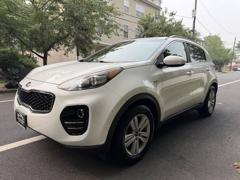 Used 2018 Kia Sportage LX w/ LX Popular Package AWD/4WD image 2