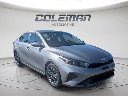 Used 2024 Kia Forte LXS FWD image 3