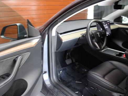 Used 2023 Tesla Model Y Long Range image 35