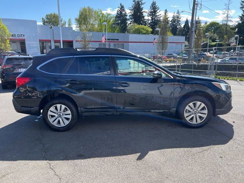 Used 2019 Subaru Outback 2.5i Premium AWD/4WD image 3