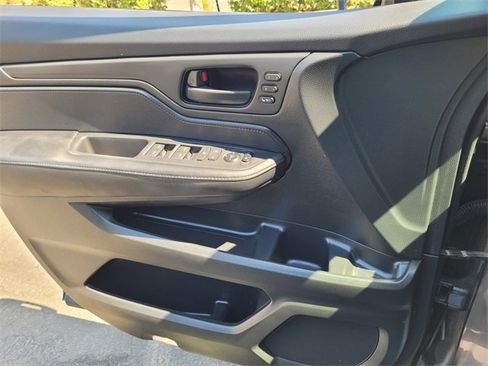Used 2023 Honda Odyssey EX-L image 15
