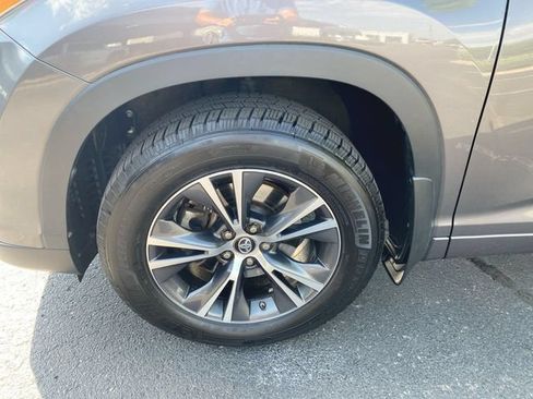Used 2016 Toyota Highlander XLE AWD/4WD image 10