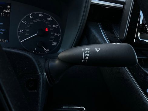 Used 2025 Toyota Corolla LE image 32