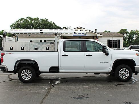 Used 2025 Chevrolet Silverado 2500 W/T w/ WT/CX Safety Package AWD/4WD image 9