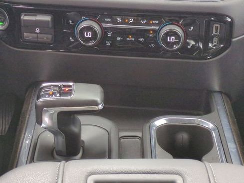 Used 2022 Chevrolet Silverado 1500 LT Trail Boss w/ LT Trail Boss Premium Package AWD/4WD image 19