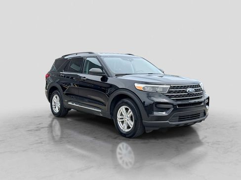 Used 2023 Ford Explorer XLT AWD/4WD image 8