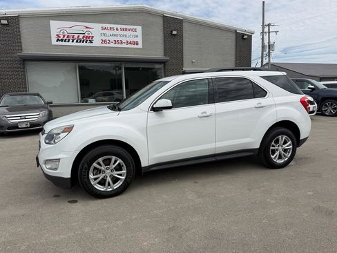 Used 2017 Chevrolet Equinox LT w/ Convenience Package AWD/4WD image 2