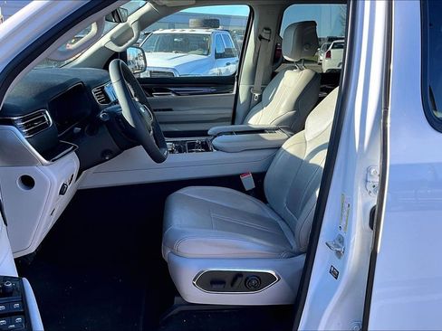 Used 2023 Jeep Wagoneer 4WD w/ HD Trailer Tow Package image 22