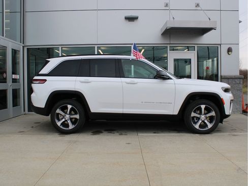 New 2026 Jeep Grand Cherokee Limited AWD/4WD image 4