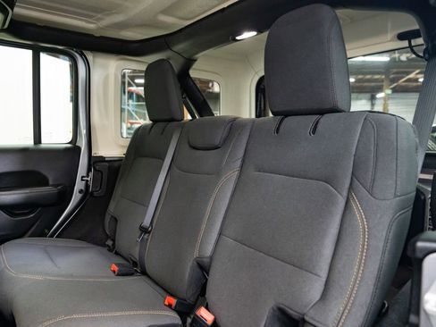 Used 2020 Jeep Wrangler Unlimited Sahara image 24