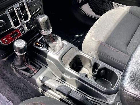 Used 2023 Jeep Wrangler Unlimited Rubicon image 14