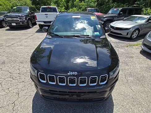 Used 2025 Jeep Compass Latitude AWD/4WD image 13
