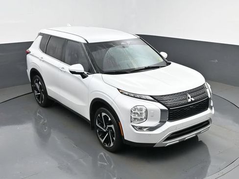 Used 2022 Mitsubishi Outlander SE image 22