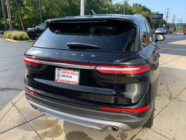 Used 2022 Lincoln Corsair AWD w/ Premium Package image 7