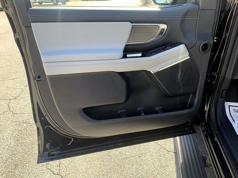 Used 2025 Ford Expedition Max Platinum image 9