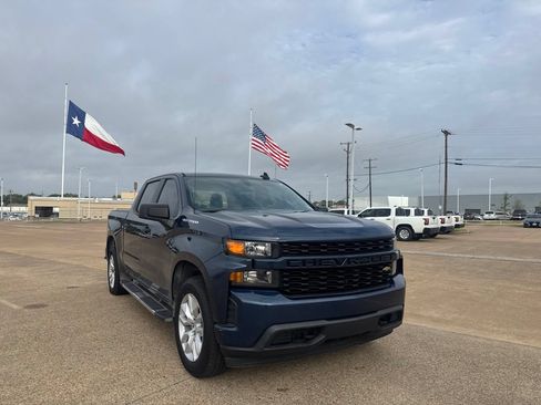 Used 2022 Chevrolet Silverado 1500 Custom RWD image 2