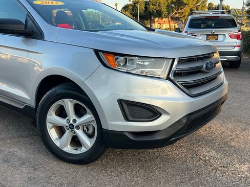 Used 2017 Ford Edge SE image 3
