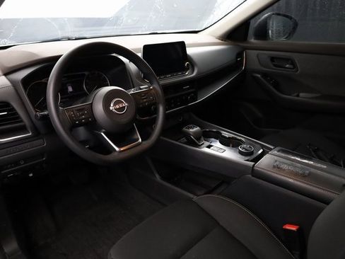 Used 2023 Nissan Rogue S image 10