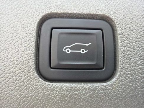 Used 2024 Cadillac XT6 Premium Luxury w/ Technology Package FWD image 21