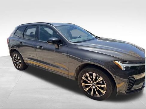 Used 2025 Volvo XC60 B5 Plus AWD/4WD image 7