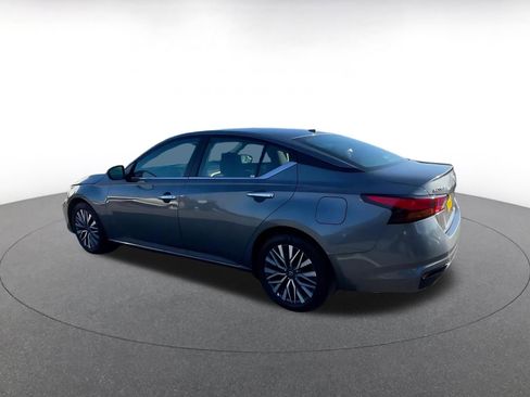 Used 2025 Nissan Altima 2.5 SV FWD image 10