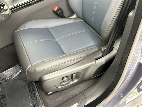 Used 2026 Land Rover Range Rover Velar Dynamic SE image 16