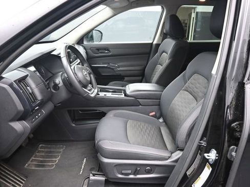 Used 2025 Nissan Pathfinder SV FWD image 19