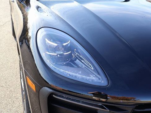 Certified 2026 Porsche Macan image 14