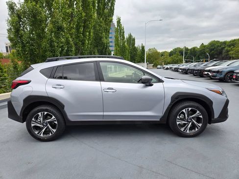 Used 2024 Subaru Crosstrek 2.0i Premium AWD/4WD image 2