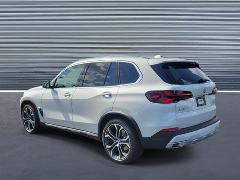 New 2026 BMW X5 xDrive40i w/ Climate Comfort Package AWD/4WD image 4