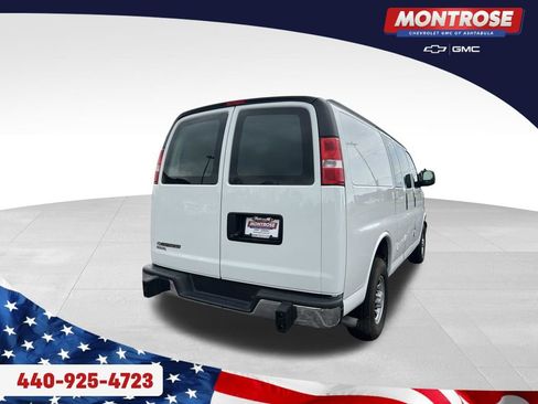 Used 2024 Chevrolet Express 2500 w/ Driver Convenience Package RWD image 5