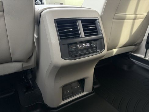 Used 2023 Volkswagen Atlas SE image 27