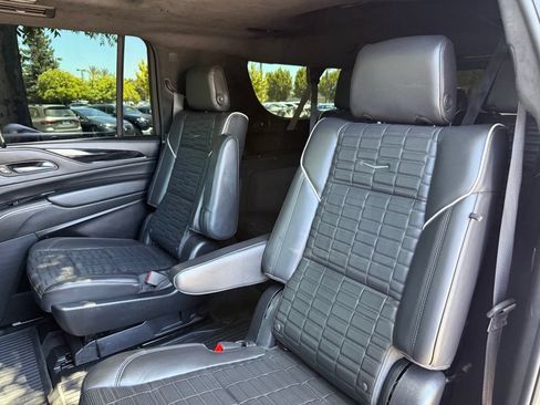 Used 2024 Cadillac Escalade ESV V w/ LPO, ONYX Package AWD/4WD image 17