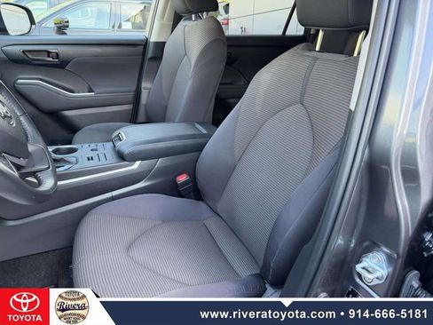 Used 2023 Toyota Highlander LE AWD/4WD image 13