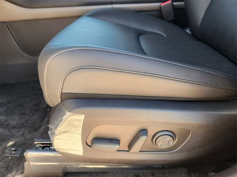 New 2026 Kia Carnival EX image 17