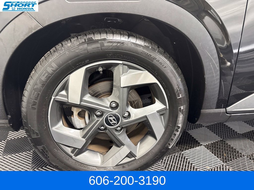 Used 2022 Hyundai Venue SEL FWD image 10